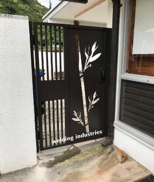 Moanalua bronze door